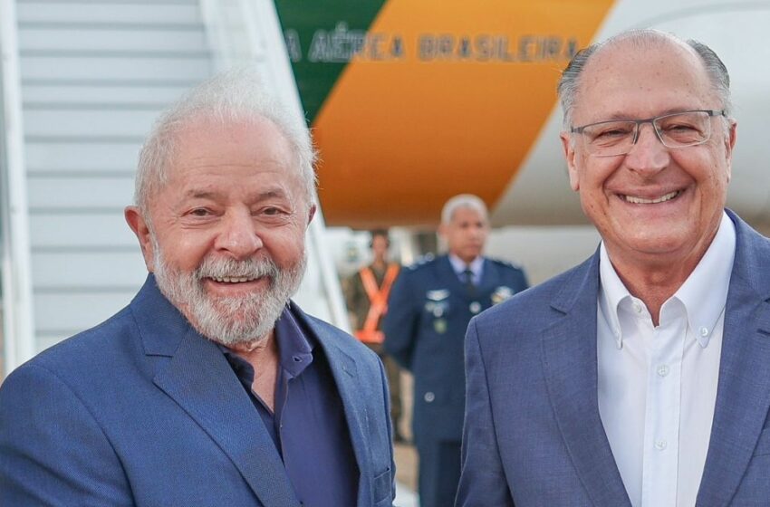  Antes de viajar a Argentina, Lula da Silva le cedió el mando al vicepresidente Alckim