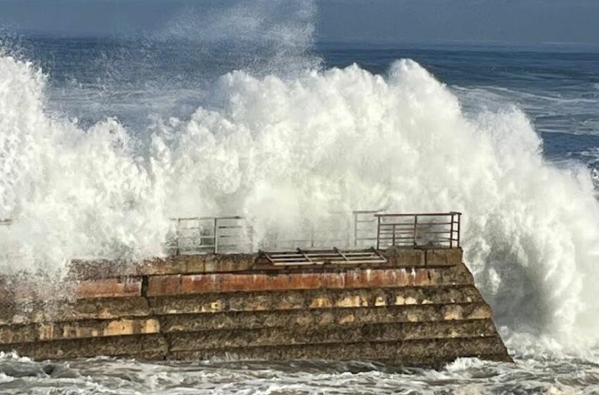  Olas de hasta 6 metros de altura azotan las playas del condado de San Diego tras la gran tormenta