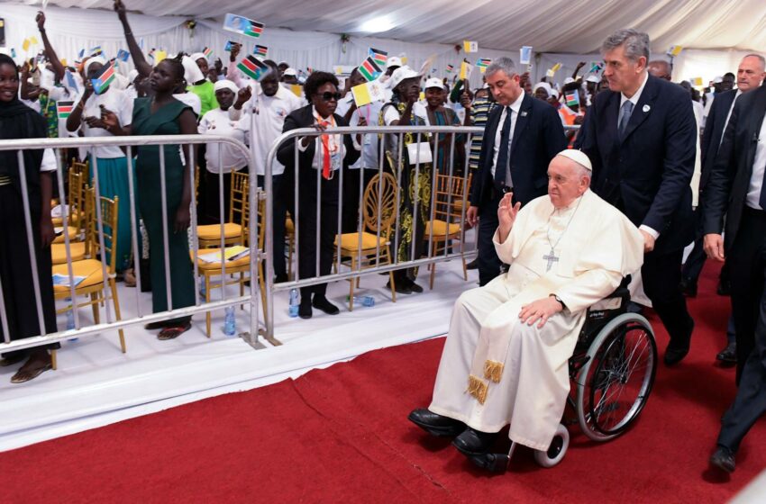  El papa Francisco se reúne con desplazados internos en Sudán del Sur y pide que se retome el proceso de paz