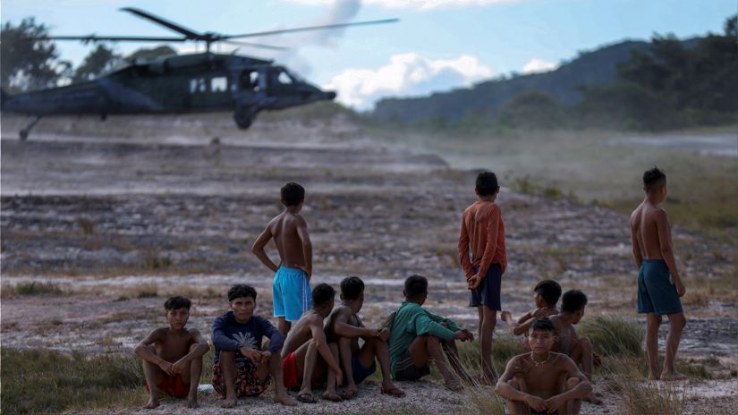  Brasil despliega la Fuerza Aérea para defender tierras yanomami de minería ilegal en Amazonía