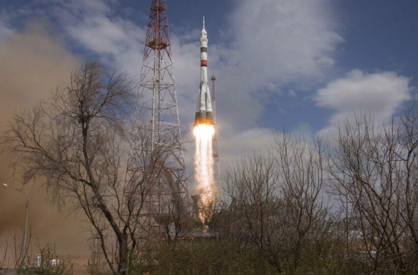  Rusia lanzará una nave para rescatar a tres tripulantes de la Estación Espacial Internacional