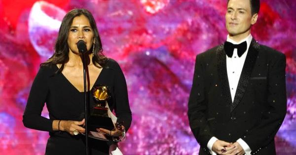  Encanto gana tres Grammy a mejor canción y banda sonora en medios visuales