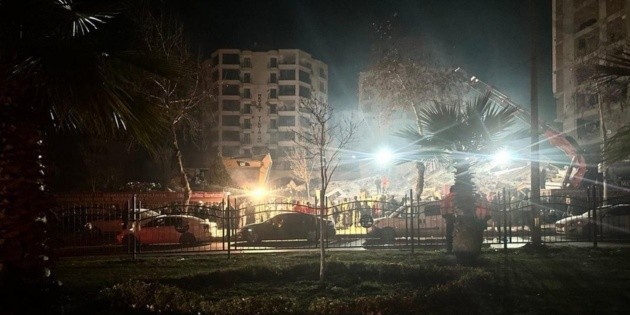  Equipo de rescate mexicano llega a la zona cero por sismo en Turquía