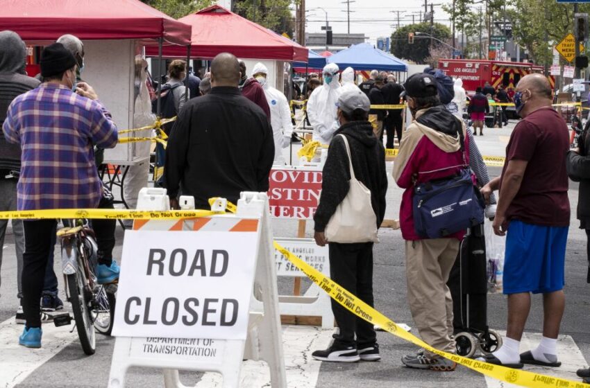  California dice que ya no puede costear las pruebas de covid ni las vacunas para los migrantes