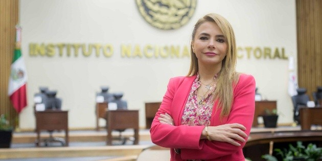  Carla Humphrey se registra como aspirante a consejera presidenta del INE