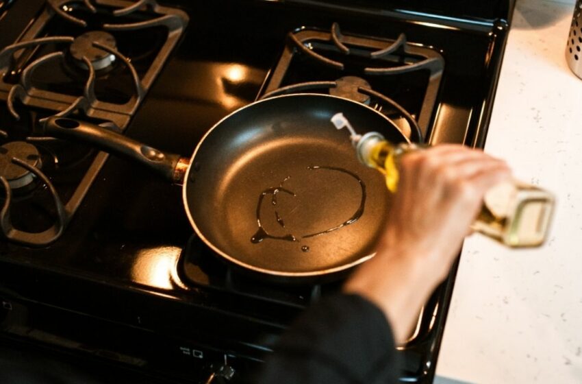 ¿Cuántas veces puedes reutilizar el aceite de oliva para freír tus alimentos? Esto dicen expertos