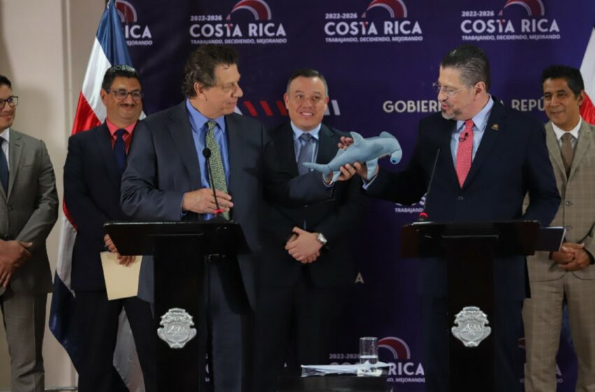  Costa Rica prohíbe pesca del tiburón martillo; medida, "ejemplo mundial": Rodrigo Chaves
