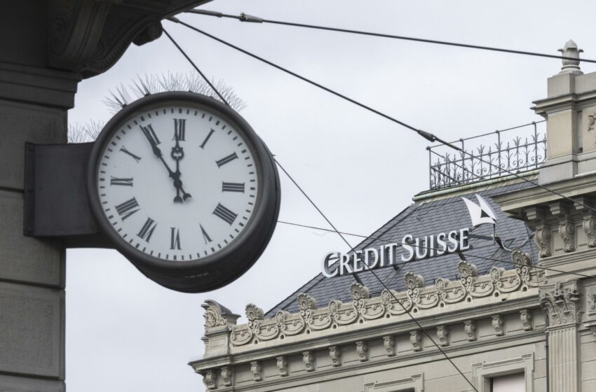  Suiza ordena a Credit Suisse suspender bonificaciones