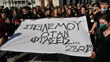  Marchas en Grecia por el choque de trenes que dejó 57 muertos