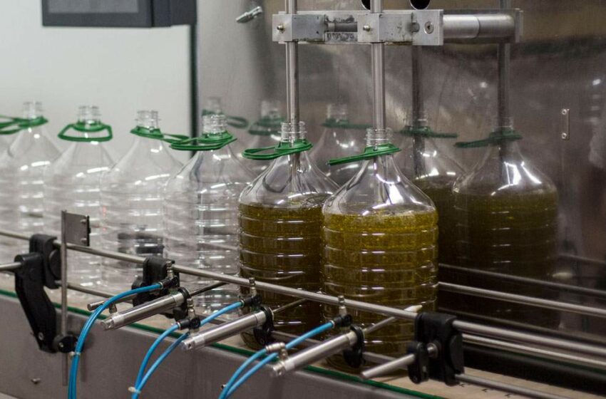  Las ventas de aceite de oliva cayeron un 17,3% en enero por el aumento de los precios en origen