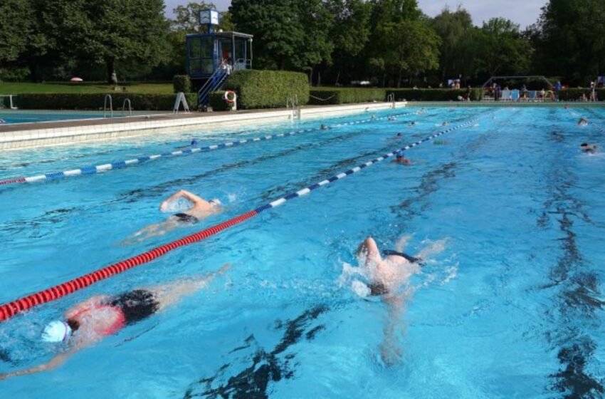  Las mujeres ahora pueden nadar en topless en las piscinas de Berlín, un reflejo de la tradición alemana de la desnudez