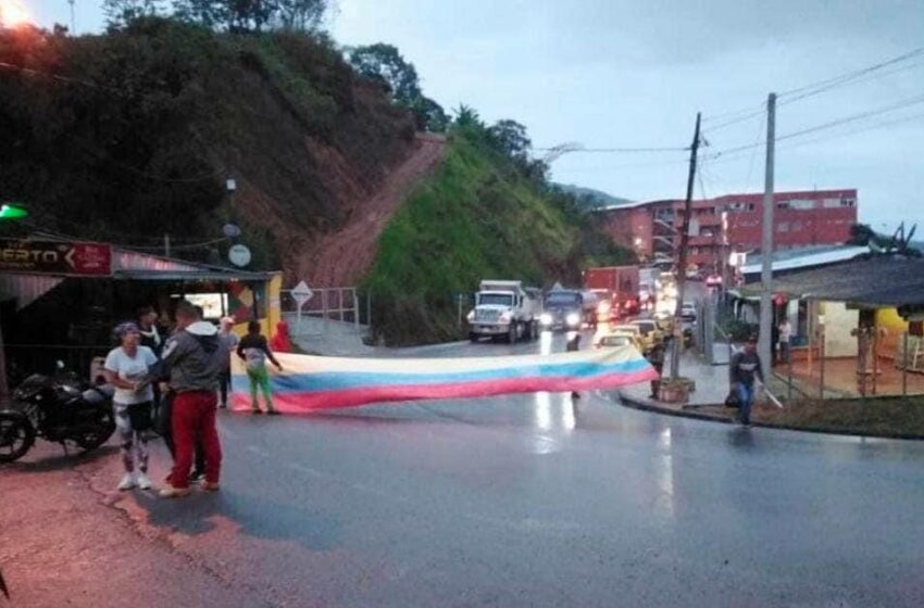  Mineros de Buriticá bloquearon la vía que lleva al Urabá – El Colombiano