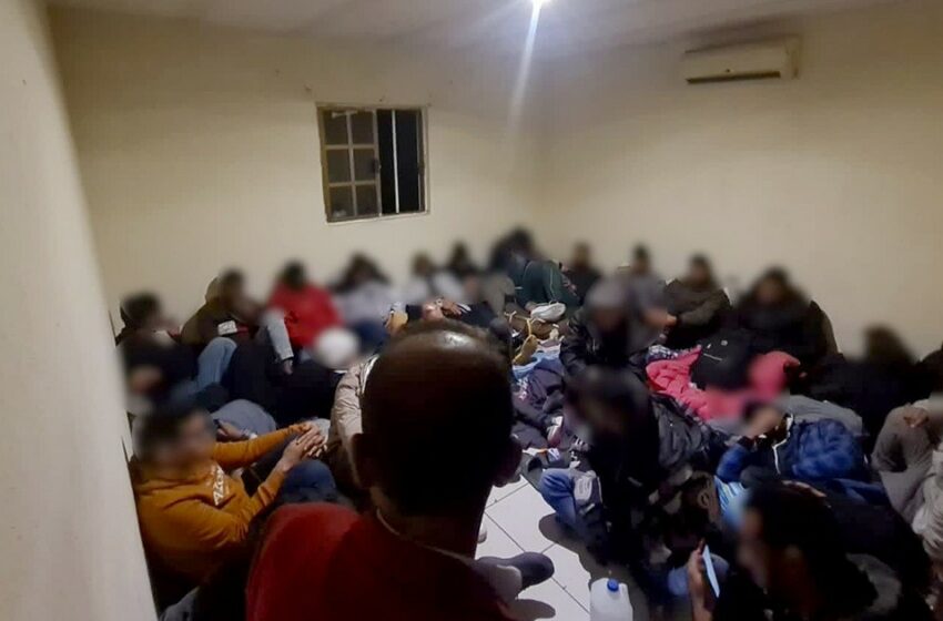  Rescatan a decenas de migrantes de varios países encerrados por delincuentes en casa de Sonora