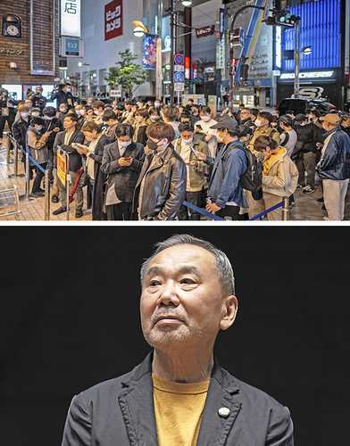  Admiradores de Murakami se agolpan para comprar su primera novela en seis años