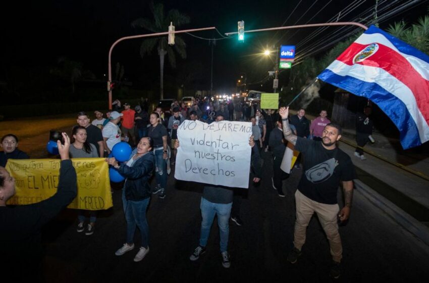  Policías en Costa Rica protestan por cambio de horarios que ordenó el Gobierno para disminuir la delincuencia