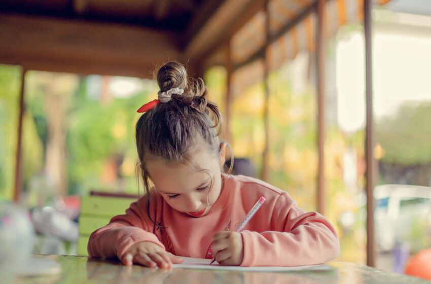  ¿Cuál es el misterio detrás de la escritura al revés de algunos niños y adultos?