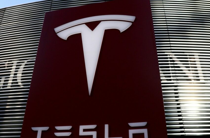  Tesla cae 6% en Nasdaq tras reportar caída en sus ganancias del 1T23