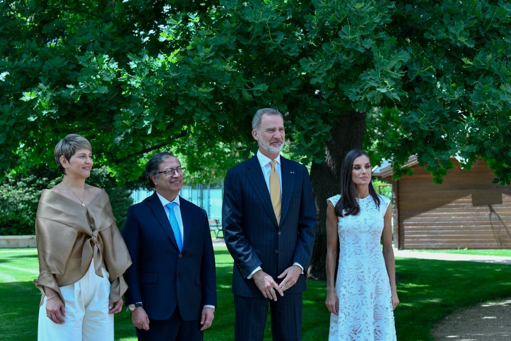 Presidente Petro, primera dama Verónica Alcocer, el rey Felipe VI y la reina Letizia, antes del almuerzo en honor a la visita de Estado