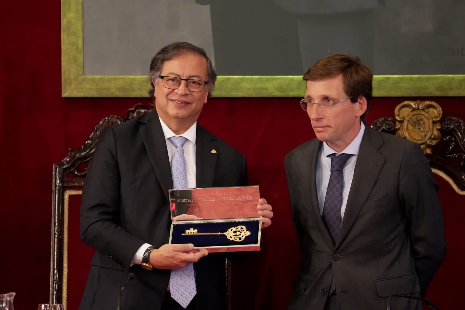 Presidente Petro recibe las llaves de oro de la ciudad de Madrid, de manos del alcalde José Luis Martínez