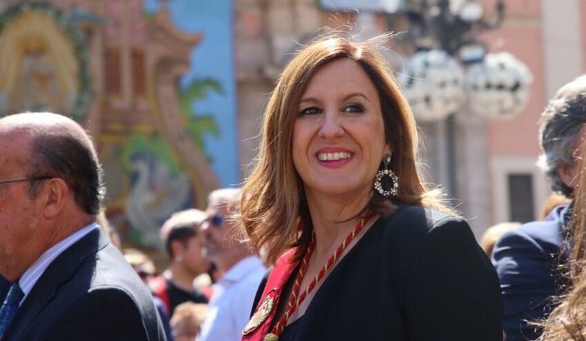  Catalá promete restaurar el «cadafal» de la Virgen para las próximas fallas