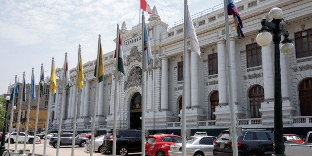  Comisión del Congreso de Perú declara persona non grata a López Obrador