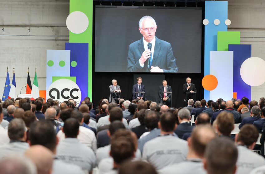  Stellantis inaugura la primera Gigafactoria de baterias ACC en Francia reforzando así su transición a la electrificación