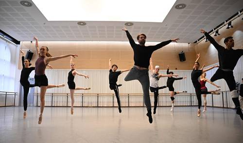  El cubano Carlos Acosta logra fundir ballet clásico con Black Sabbath