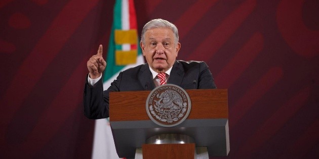  López Obrador cobra pensión de adultos mayores