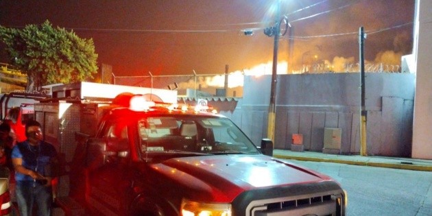  Reportan incendio en refinería de Minatitlán, Veracruz