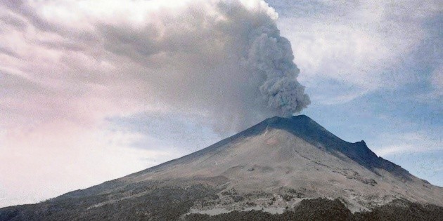  Autoridades elevan la alerta por actividad del volcán Popocatépetl