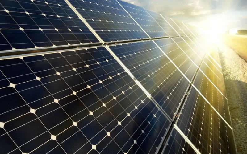  Adquiere Shell 12 centrales fotovoltaicas en España