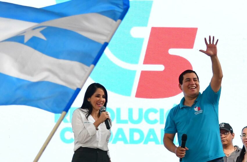  El correísmo nombra a la exparlamentaria Luisa González como candidata a la presidencia de Ecuador