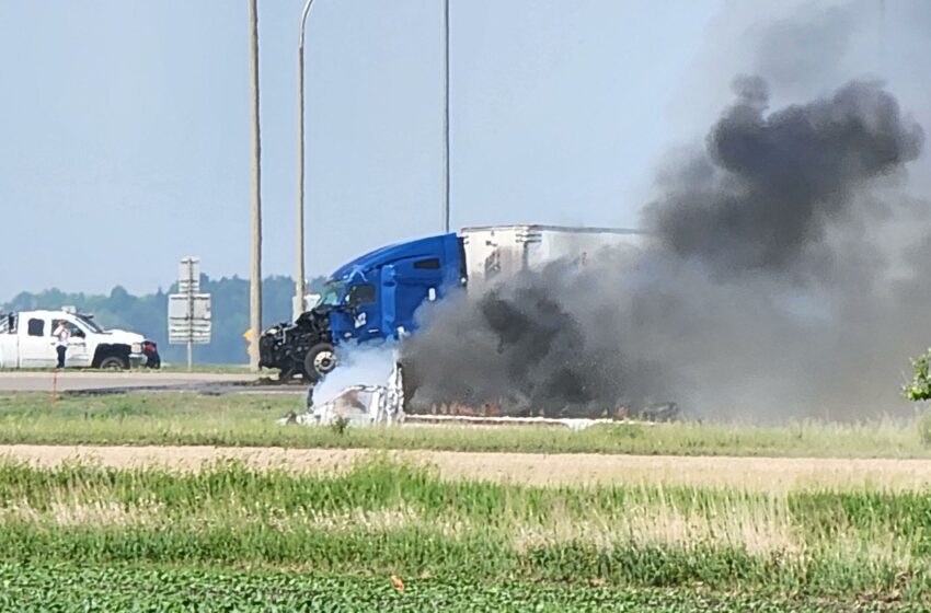  Al menos 15 muertos y varios heridos en un accidente entre un camión y un microbús en el oeste de Canadá