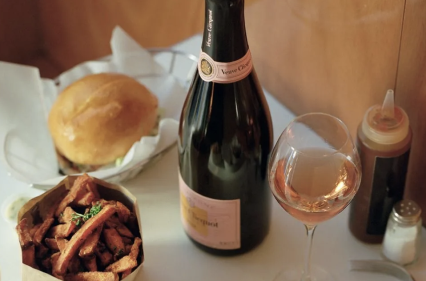  Champagne: Descubre los alimentos con los que nunca debes acompañar