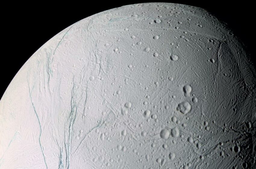  Nuevos datos indican que puede haber vida en la luna Encélado de Saturno
