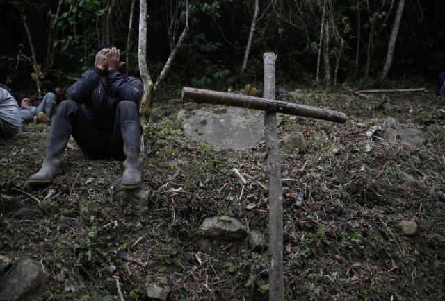  Un muerto y 30 soldados retenidos deja una operación contra la minería ilegal en Colombia