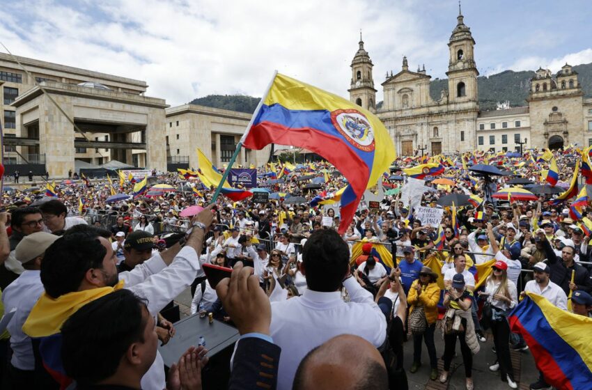  “Fuera Petro”: la oposición colombiana se pelea la mayoría en las calles