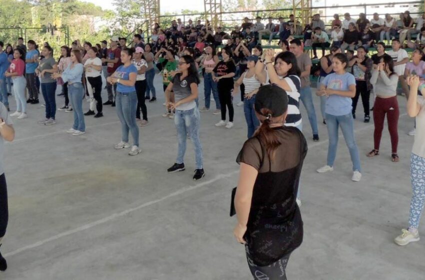  Alumnos bailan a favor del medio ambiente – Diario La Hora Ecuador