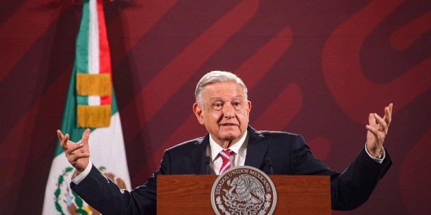  López Obrador felicita a los padres de México en su día