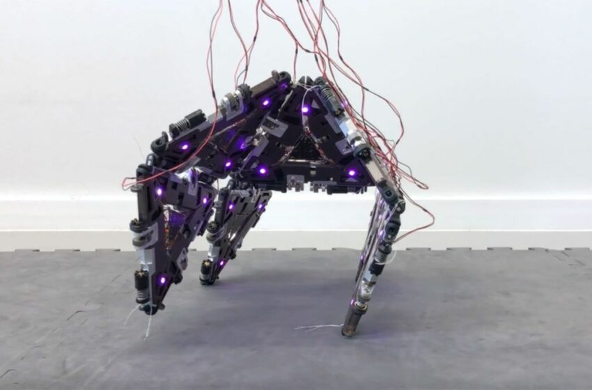  Crean un robot que puede plegarse como si fuera un mueble de Ikea