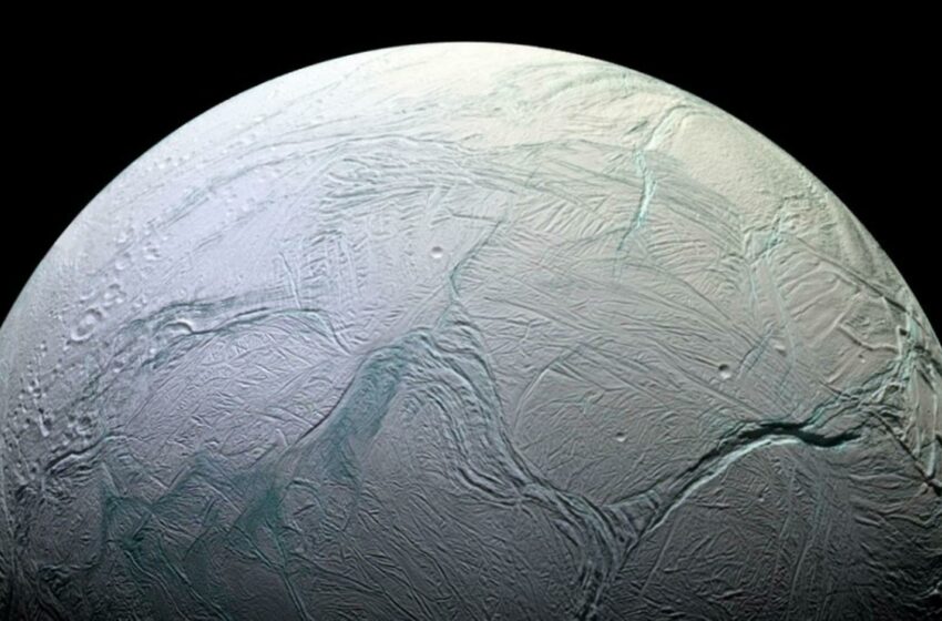  Encuentran fósforo en una de las lunas de Saturno, un ‘ingrediente’ fundamental para la vida