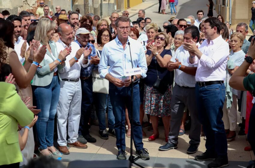  Sánchez se ausenta de la campaña y Feijóo se presenta como «un hombre de pueblo»