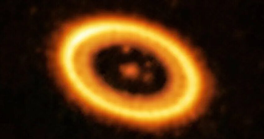  Descubren un paradojal «planeta doble» orbitando una estrella a 400 años luz de la Tierra