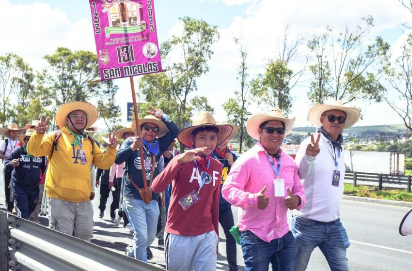  Acerca el sistema DIF, alimento a peregrinos – El Sol de San Juan del Río