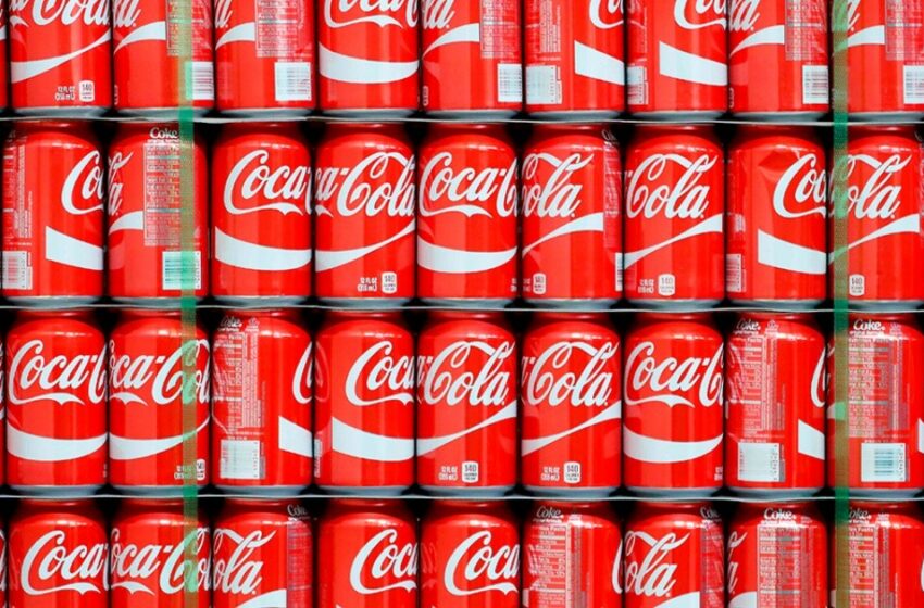  Coca-Cola eleva previsión de ingresos y utilidades por resistencia de demanda y aumento de precios