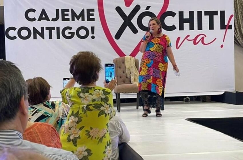  Xóchitl Gálvez presume en Sonora 'espectacular de cartón' con un costo de 5 pesitos