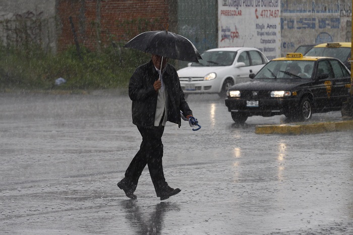 Un martes con fuertes lluvias espera Puebla por la onda tropical 16