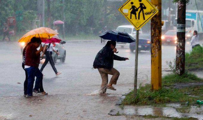  La onda Tropical número 10 provocará Fuertes lluvias para el Sureste del Pais