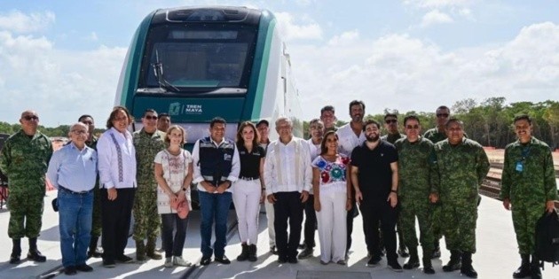  AMLO celebra llegada del primer vagón del Tren Maya a Cancún