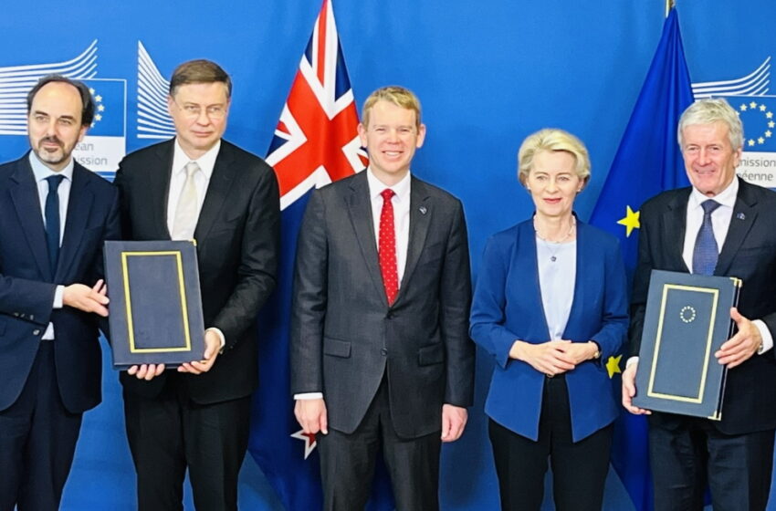  La UE y Nueva Zelanda firman en Bruselas el acuerdo de libre comercio alcanzado en junio de 2022